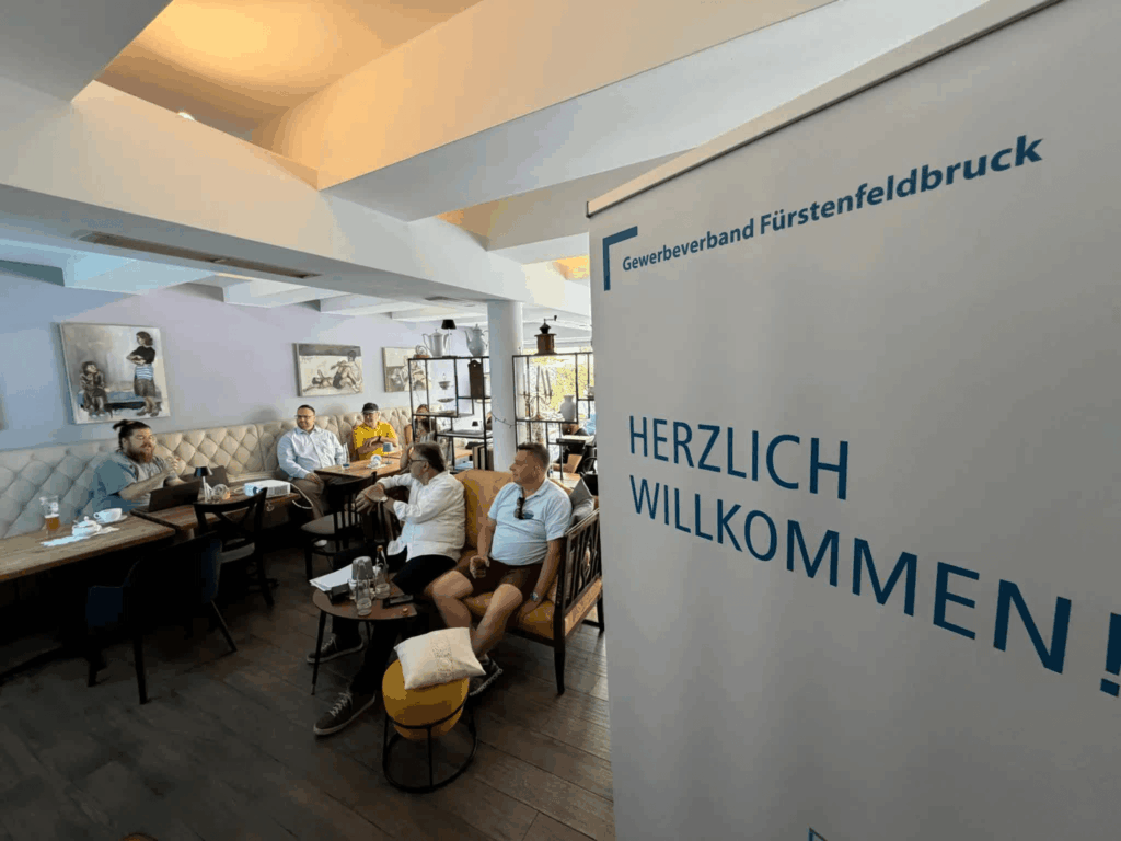 Unternehmer und Teilnehmer netzwerken beim BDS KI-Café in Fürstenfeldbruck